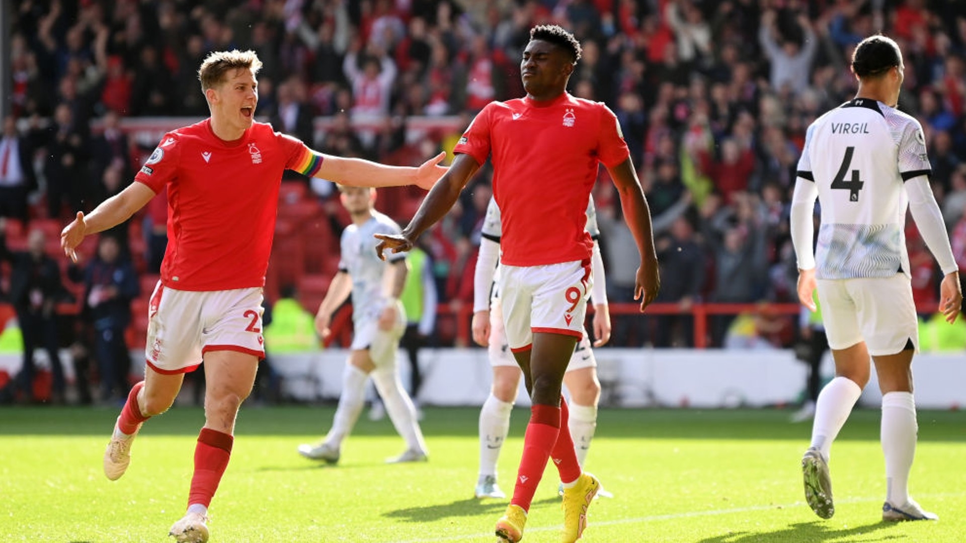 洛杉矶奥运会女足参赛队增至16支，男足缩减至12支.