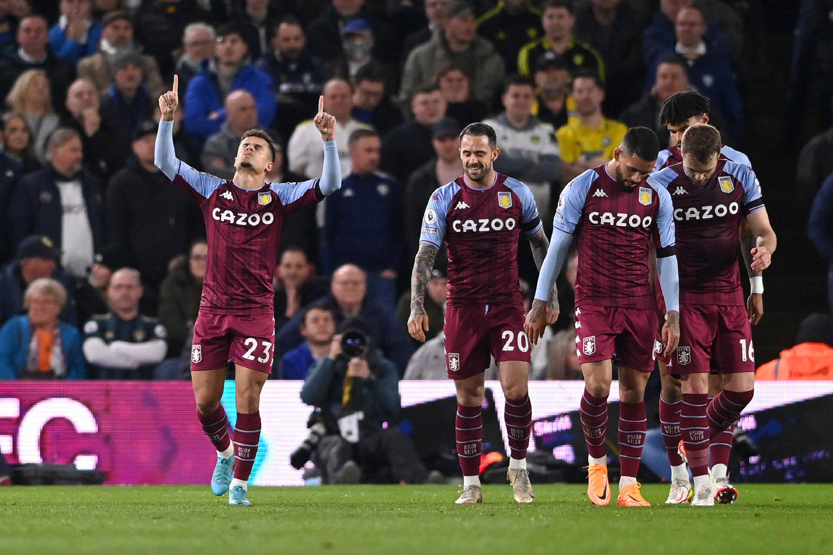 记者：格拉利什今天接受埃弗顿的体检，谈判正在推进.